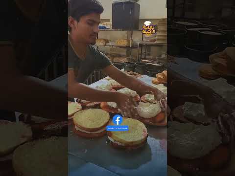 على طريقة نعمة أم إبراهيم أغرب مصنع حلويات في العالم بيعمل تورت