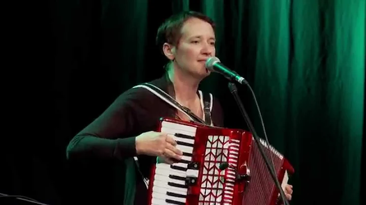 Mary Jane Lamond & Wendy MacIsaac live at Celtic C...