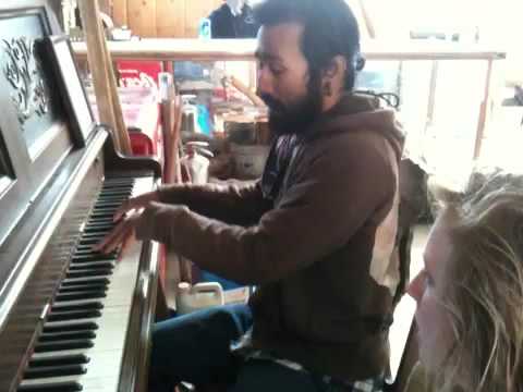 Nahko Sings "alice" At Burgdorf Hot Springs - Mccall Idaho
