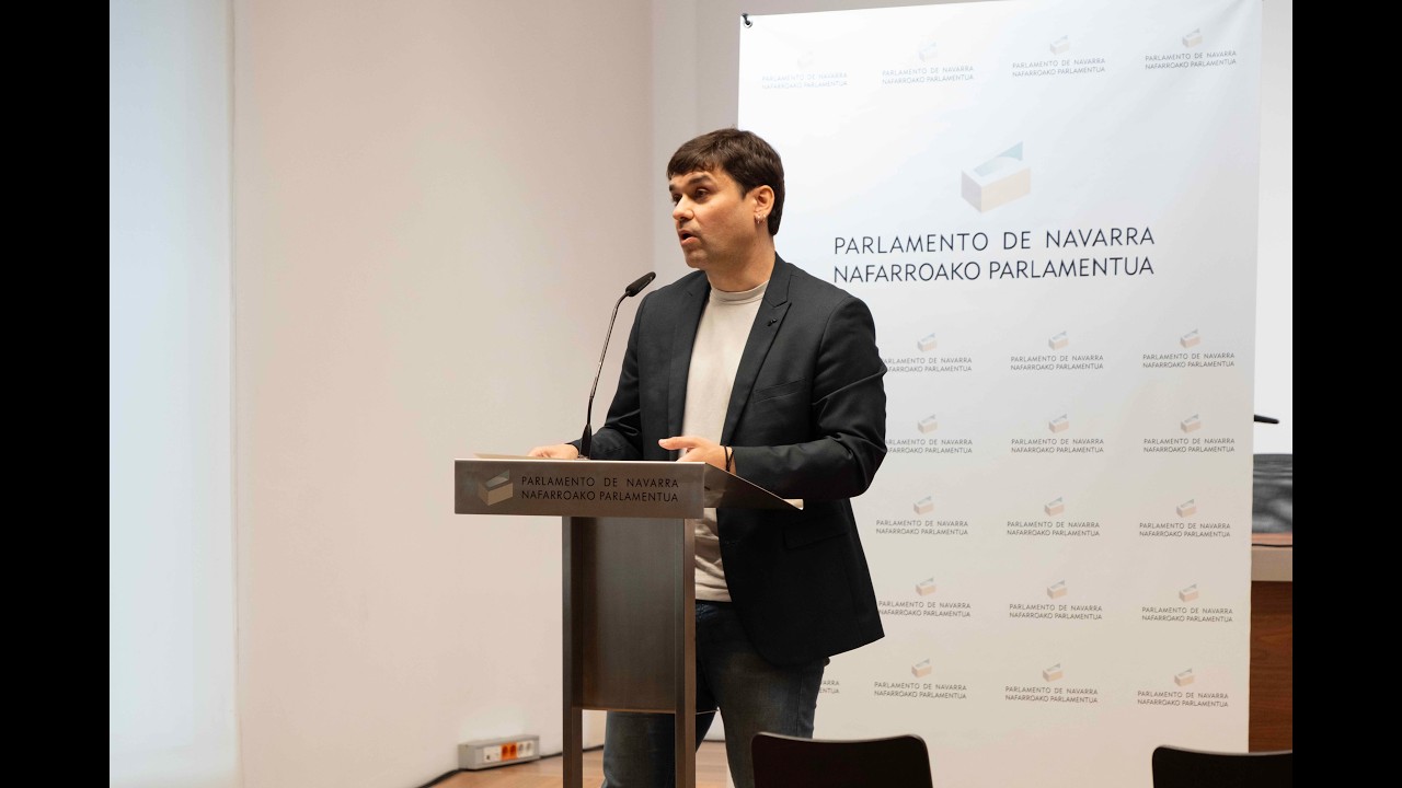 Pablo Azcona tras la Mesa y Junta del Parlamento de Navarra. 09/03/2026