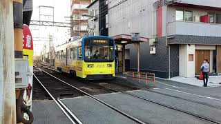 モ701形3編成天王寺駅前行き、モ601形2編成浜寺駅前行き発着シーン