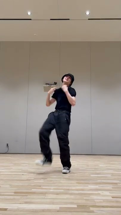 [TXT] yeonjun doing the 'new thing'challenge #txt #shorts #yeonjun #fyp#tiktok #challenge