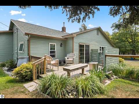 915 Elm Street, Frankfort, MI home video tour