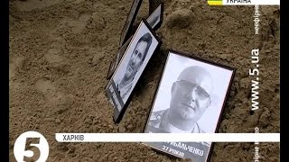Пам'ятний знак загиблим під час теракту біля Палацу спорту у Харкові