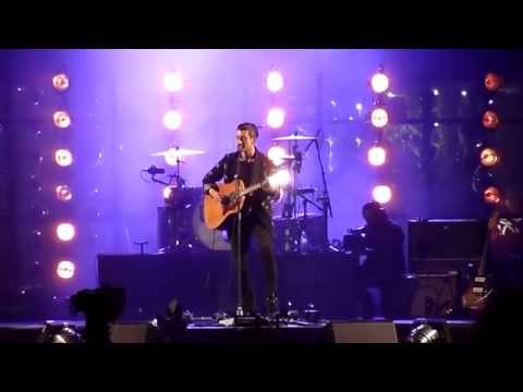 Arctic Monkeys - A Certain Romance [Acoustic - live at Finsbury Park, London - 23-05-2014]