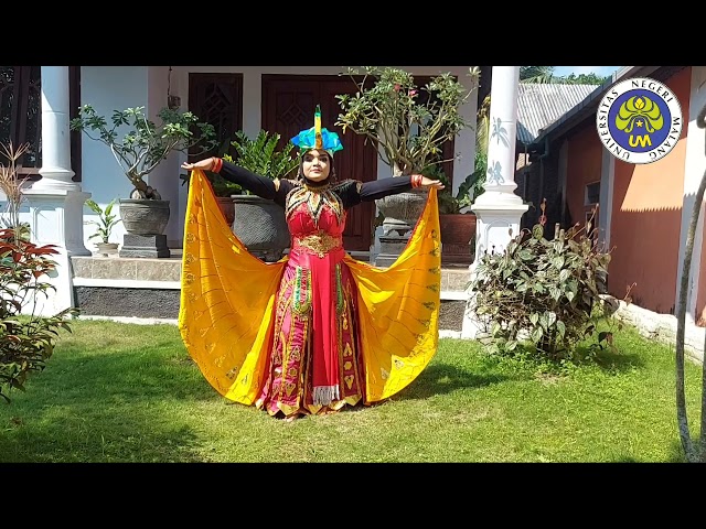 TARI BURUNG MERAK-NOVANDA NURISMA SARI class=