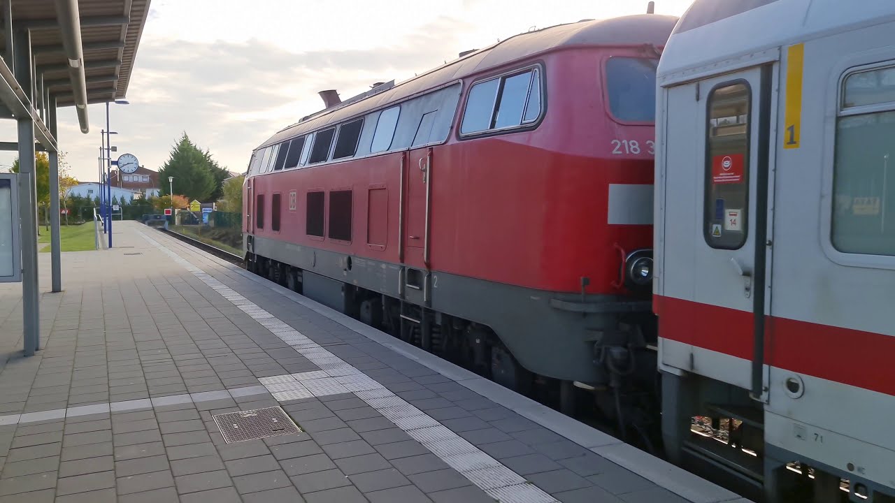 Einfahrt von 218 321 in Burg auf Fehmarn.