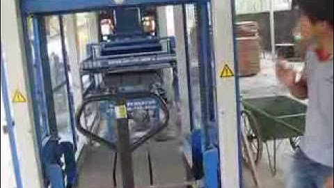 2013 Highest Quality block machine QT6-15 full automatic concrete block making machine