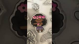 Easy to do Background - Aloha! - Damask Stencils 360°™ #shorts
This shorts features the Damask Stencils 360°™. I rotated the stencil at 22.5deg (inking an array of rainbow colors to the hearts symbols on the tool). Hope you enjoy it!
#shorts #stencils360 #alohahawaii
Supplies:
Stenciling Tool
https://ppstamps.com/products/stencils-360-%E2%84%A2-friends-ed-%E2%84%A2
Stencil:
https://ppstamps.com/products/damask-stencils-360-%E2%84%A2
Stamp & dies:
https://ppstamps.com/products/aloha-hawaii
https://ppstamps.com/products/aloha-hawaii-penguin-perfect-cuts Easy to do Background - Aloha! - Damask Stencils 360°™ #shorts