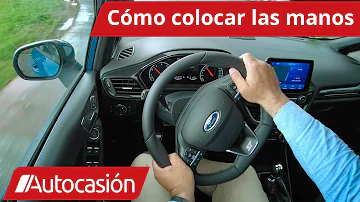 ¿Cuáles son las 3 posiciones posibles de las manos en el volante?