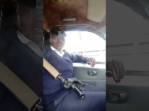 Driver Exposes A Lady Traffic Police Extorting Hime