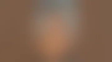 شاهد هذه الفتاة و هي تشلح لبنان بيروت بنات سكس عرب 