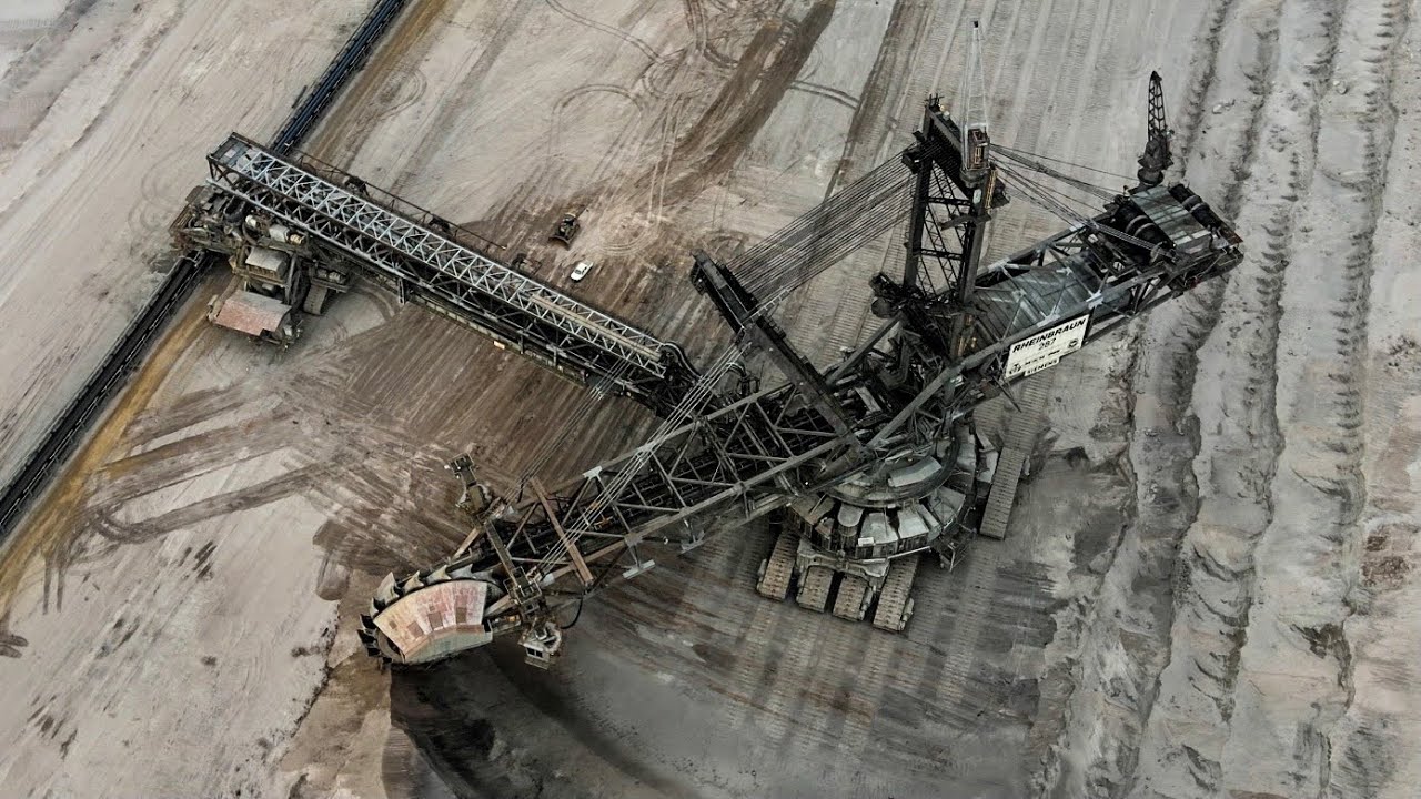 RWE Tagebau Hambach Braunkohle Bagger/ DJI Mavic Air 2 4K 60 FPS - YouTube