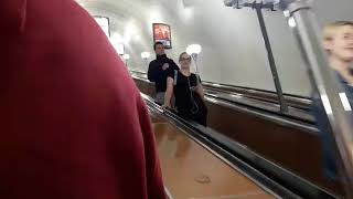 Болельщики отбивают пятёрочки в метро Санкт-Петербурга