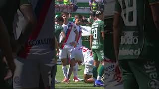 DAVID DUARTE, DO BAHIA, VOMITA EM CAMPO NO JOGO CONTRA A CHAPECOENSE | #shorts | ge.globo