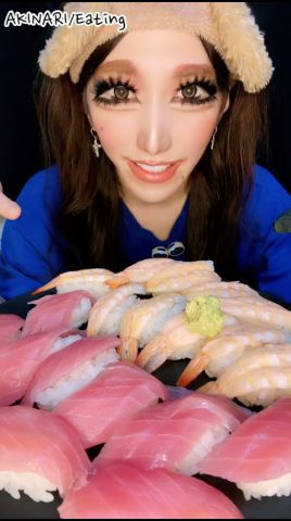 お寿司を食べる🍣海老とマグロが大好き♥️#shorts #寿司 #咀嚼音 #モッパン #asmr