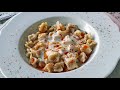 Manti turc  mantu dumplings avec viande et ides de garniture vgtarienne