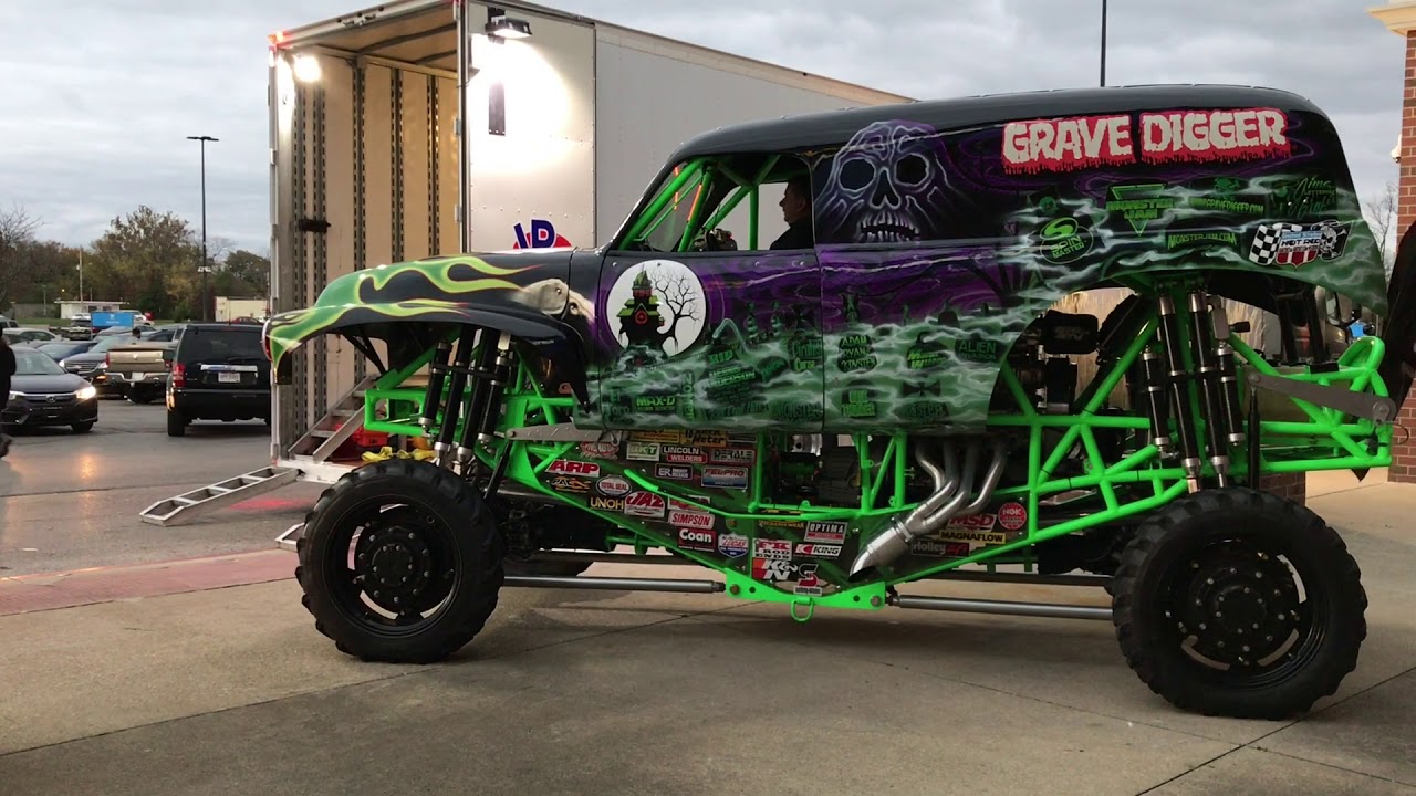 Grave Digger Monster Jam Truck Load Up 2020 - YouTube.