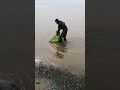 Ловля криля на самодельный сачок, заготовка криля на зиму в Де-Кастри, Лазарев 2025 год