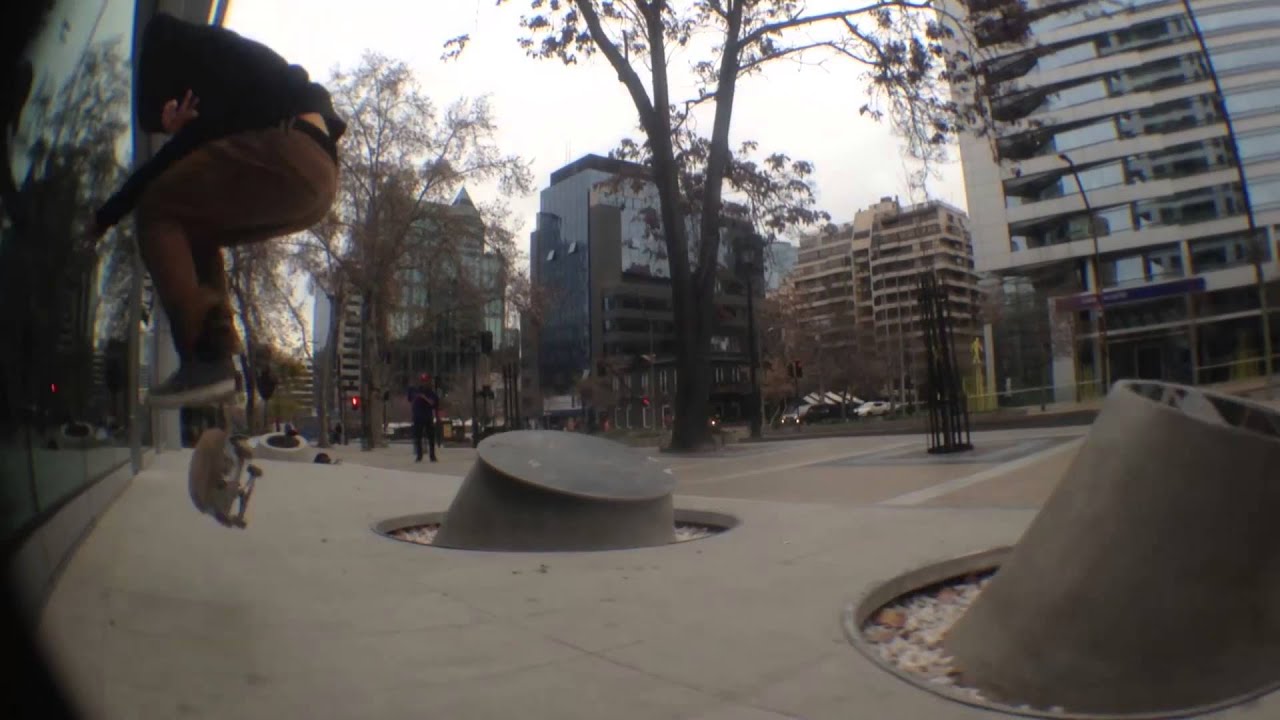 Sebastian Leiva y Mario Ferrando - IphoneClip - Callejeando