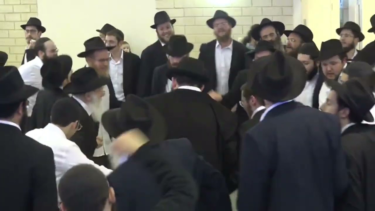 ריקוד יחי בחתונת ר' חיים עוזר שי'