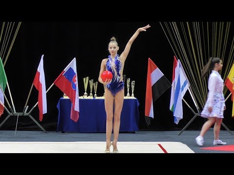 Wideo: Różnica Między Gimnastyką Artystyczną A Rytmiczną