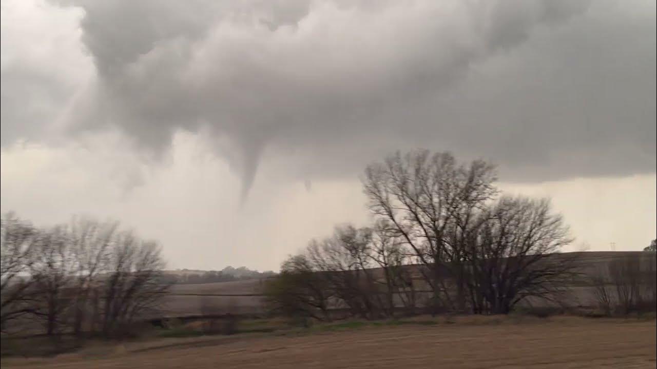 Deloit, Iowa tornado and storm structure 4/19/23 YouTube