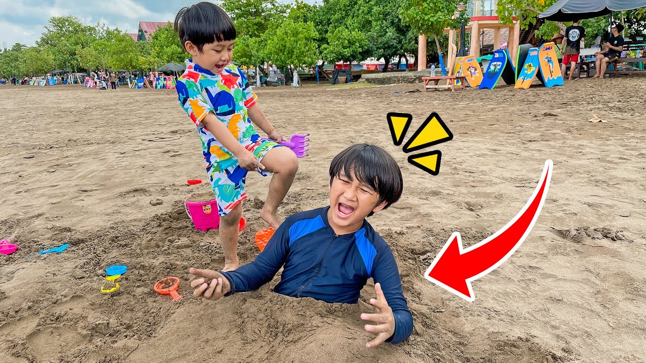 ADUUH!! ZIYAN DIKUBUR PASIR