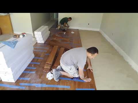 Vídeo: Como você calça um piso de madeira?