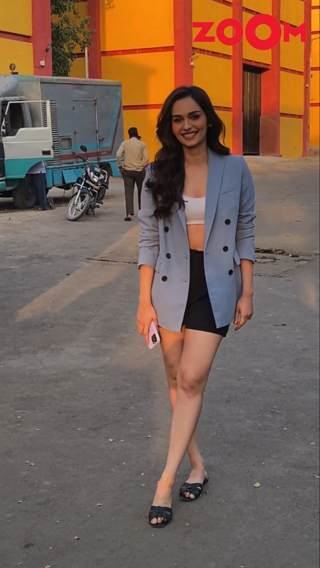 Manusi Chillar's GORGEOUS SMILE while posing in a chic smart casual look #manushichillar #shorts