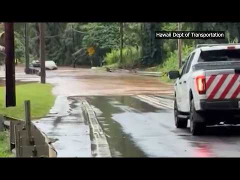 Hawaii’s western islands hit by fierce winds from Hurricane Lowell, knocking out power