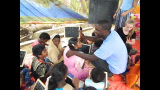 Mobile Schools in India's Slums screenshot 4