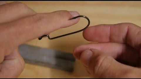 When To Sharpen And Change Your Hooks With LakeForkGuy