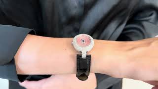 Vidéo: Montre Anonyme de Dame en Or gris 18k sertie de 3,20 Cts de diamants brillants . Mouvement quartz