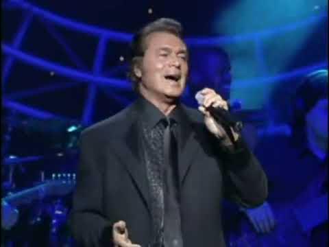 Spanish Eyes (cc Lyrics) - Engelbert Humperdinck Live 2000 (See Description for Discernment)