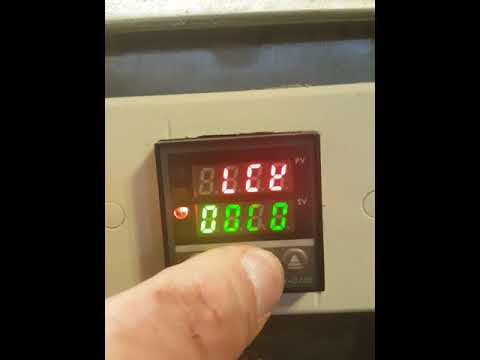 تصویری: چگونه دمای باتری گرمایشی را تنظیم کنیم؟ کنترل کننده دمای گرمایش رادیاتورها