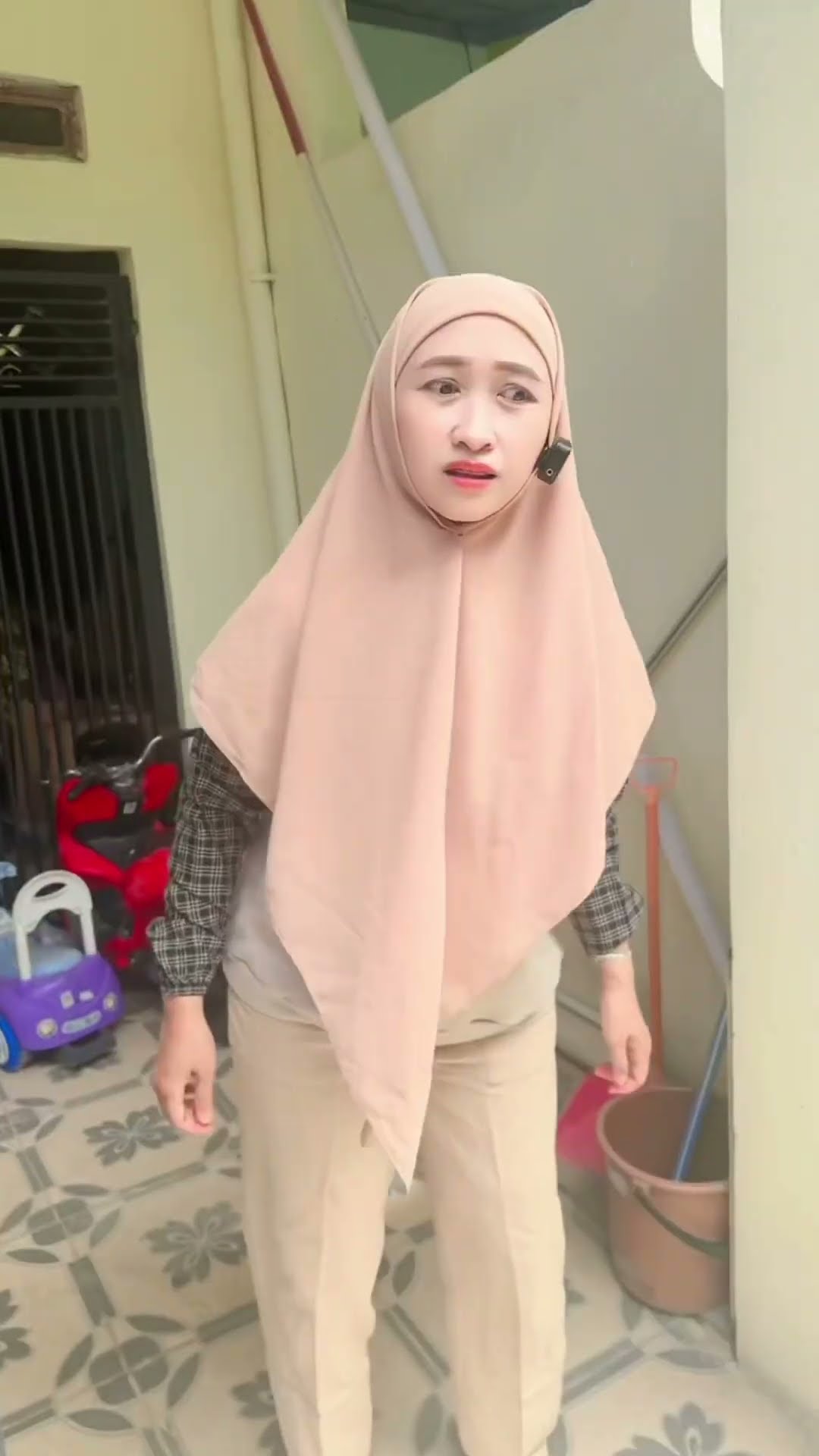 ADA IKAN HIU DEPAN RUMAH ?