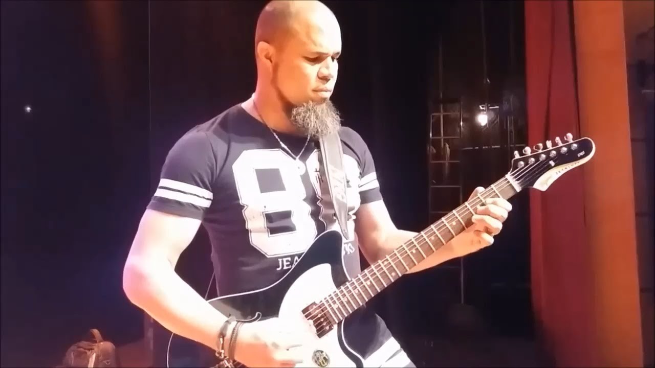 Guitarras Tagima Jetblues Deluxe com Cacau Santos Tocando