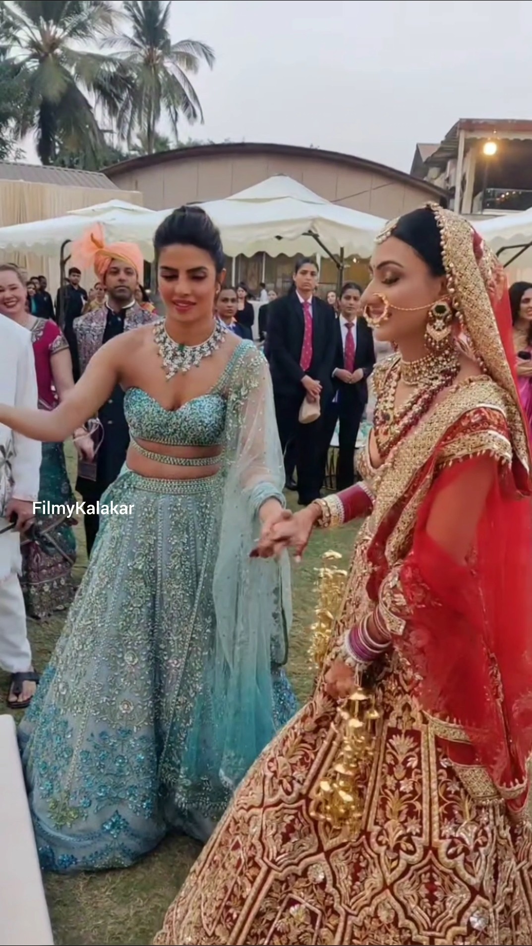 #priyankachopra couldn't take her eyes off her stunning sister-in-law ? #filmykalakar
