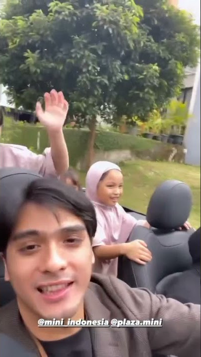 Ricky Harun bersama istri dan anak-anak..