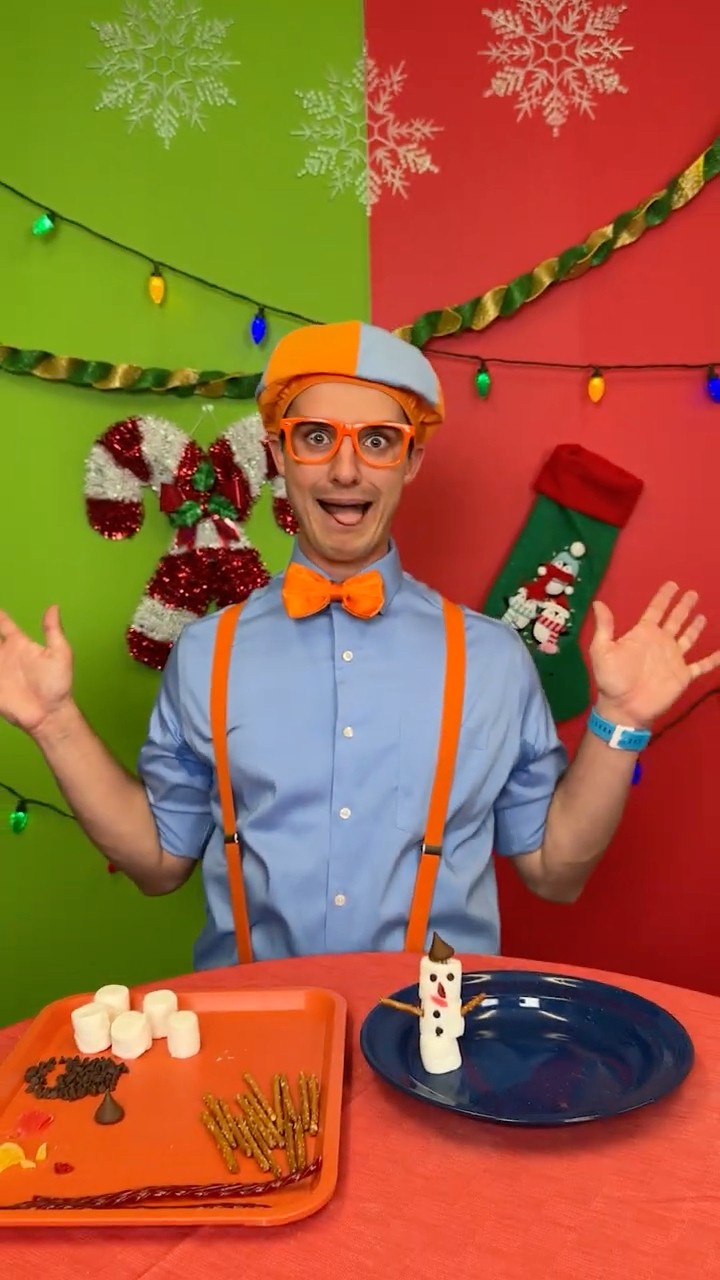 Make a CANDY MARSHMALLOW Snowman ⛄? with Blippi! #blippi #shorts