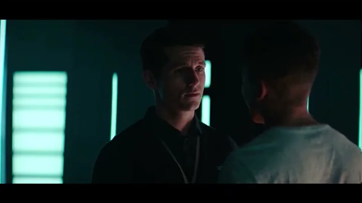 Titans-4x05 Tim drake & Bernard kissing