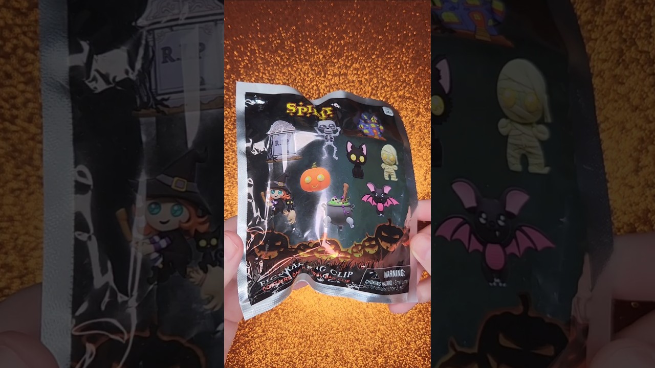Spirit Halloween Figural Bag Clip blind bag unboxing 🧡🖤