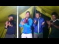 Enseñando a los Sherpas del Himalaya a cantar y bailar por Los Chichos!!!Qué buena gente!!!