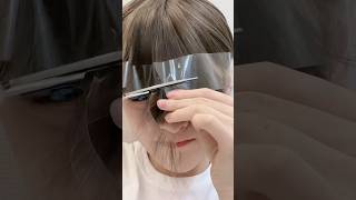 Thumbnail for 앞머리 깔끔하게 자르기