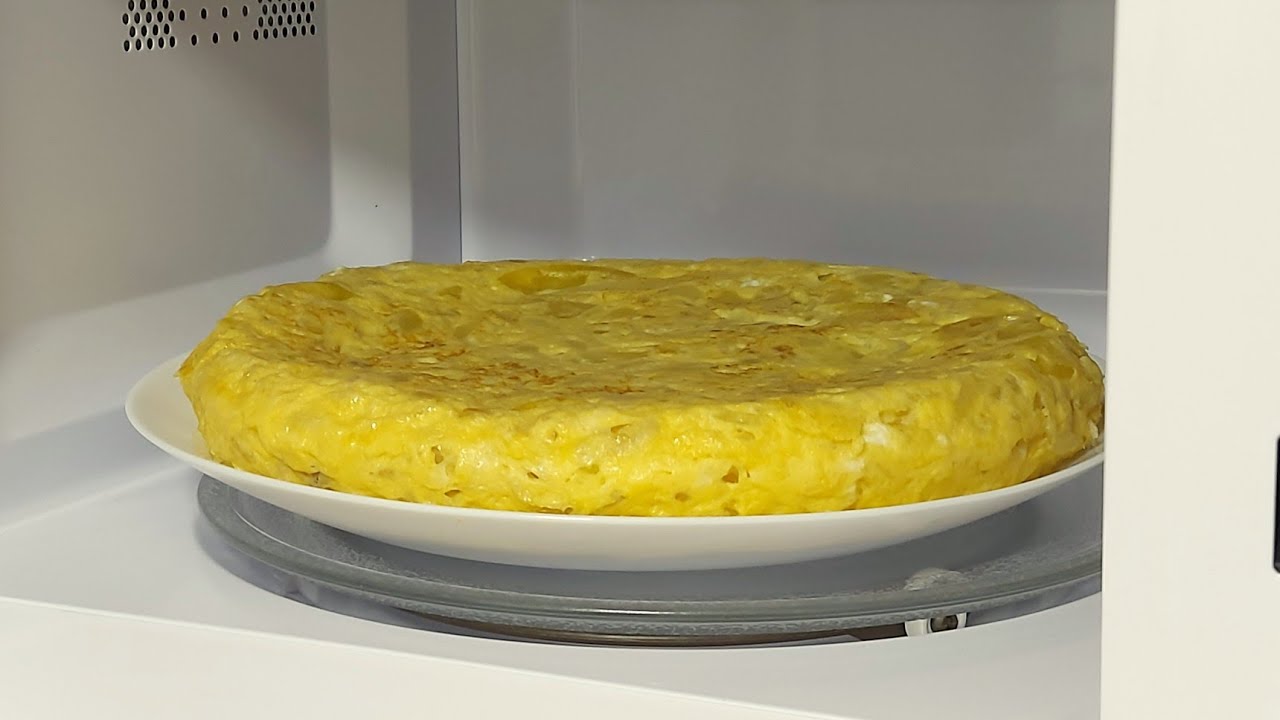 🥚🥔 TORTILLA DE PATATAS LIGERA AL MICROONDAS🔌AHORRANDO ACEITE Y CALORÍAS // BEATRIZ COCINA YouTube
