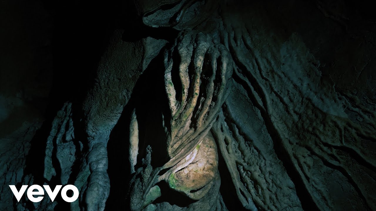 YouTubeでPenelope Trappes - Bleedを視聴 YouTubeでPenelope Trappes - Bleedを視聴