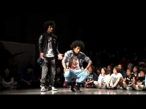 Laurent vs Larry (Twins Criminalz) at Street Dance Battle in Japan (2011)