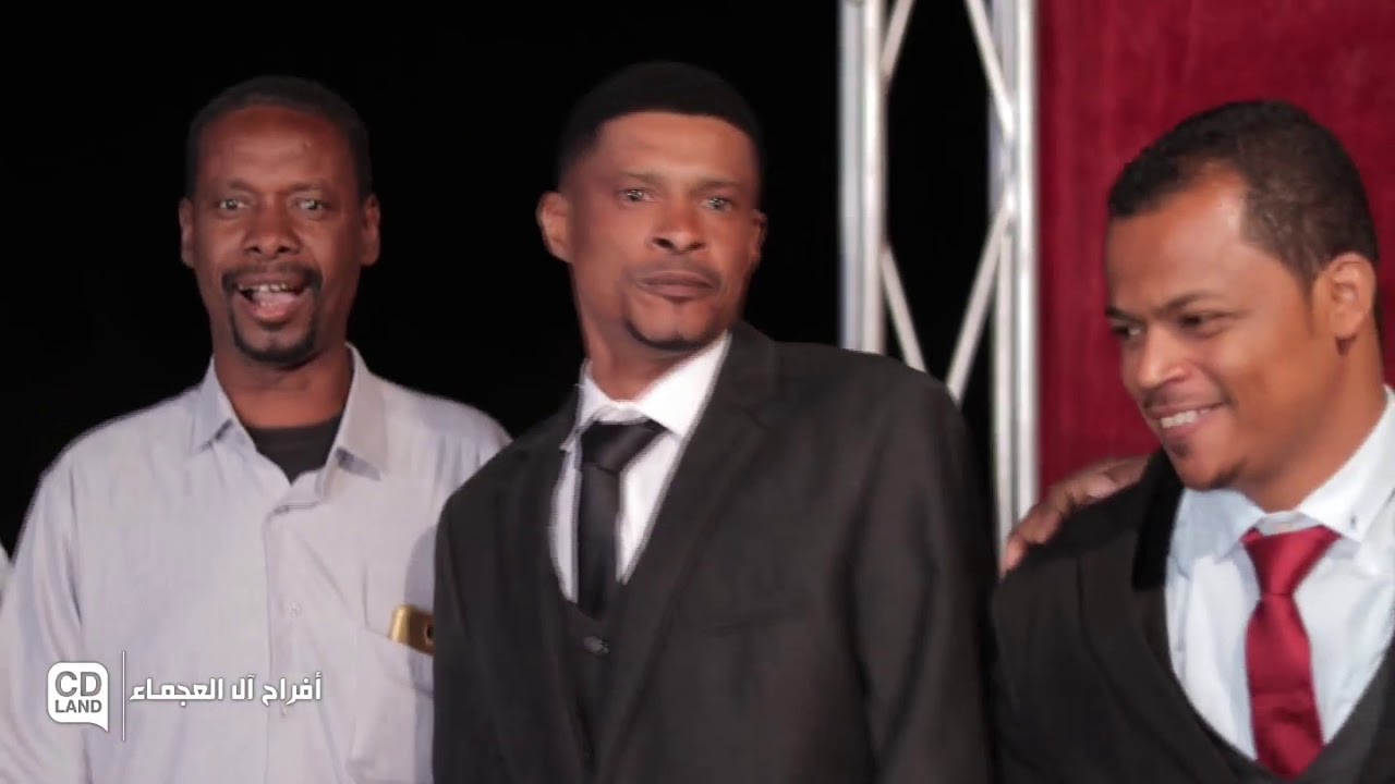 لحظة دخول العرسان الى مسرح السهرة(المخراج)