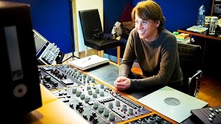 Mastering engineer Peter Hewitt-Dutton talks with Mike Exeter about the disc mastering process
Metropolis Studios mastering engineer Peter Hewitt-Dutton talks with Mike Exeter about mastering and lots of really interesting aspects of how to get a great record - vinyl mastering follow up feature will be added soon.
Visit http://www.RecordProduction.com for 500 more producer and studio features. Mastering engineer Peter Hewitt-Dutton talks with Mike Exeter about the disc mastering process